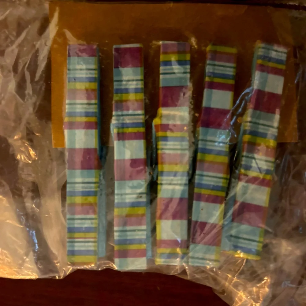 5 Clothes Pin Magnets - Picture 1 of 1